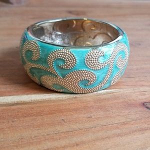 🎉Host Pick 5/10/19🎉 aqua & gold bangle bracelet